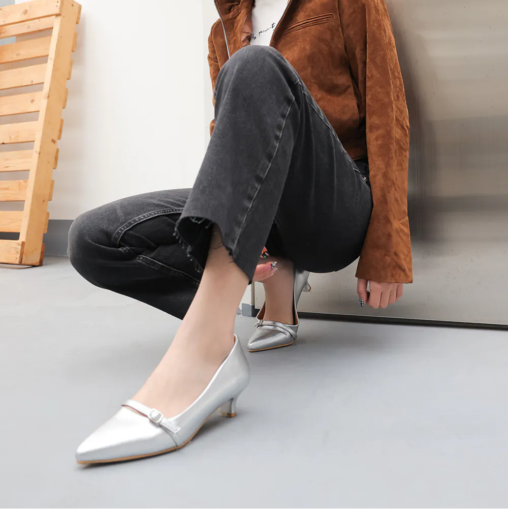 AK1358 一字釦帶尖頭低跟鞋