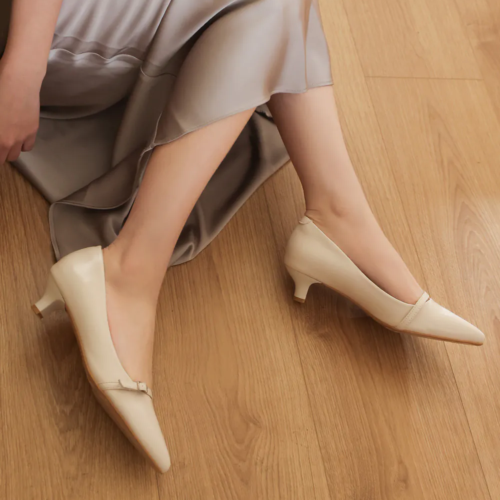 AK1358 一字釦帶尖頭低跟鞋