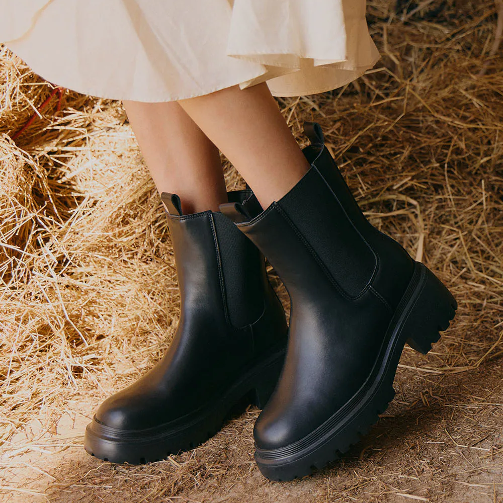 AK1379 超輕量厚底質感切爾西短靴【防潑水】